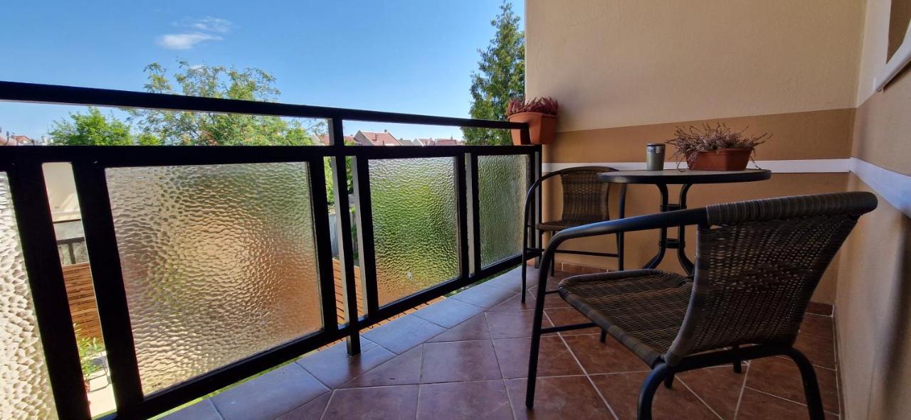 Zenloft Apartman Eger Bagian luar foto